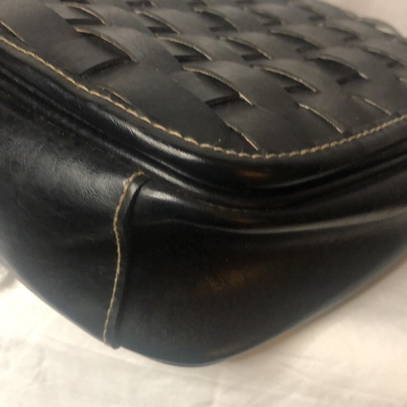 Black basket weaved crossbody. - Picture 8 of 10